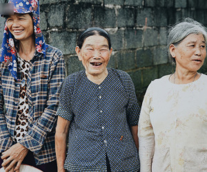 Vui như bà con Chương Mỹ sau trận lũ lịch sử: 'Mấy đứa cháu được về rồi, nhà cửa rộn ràng hẳn lên!'