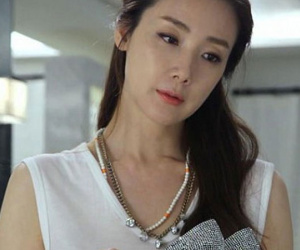 Bồ nhí gửi ảnh chồng mát mẻ trong khách sạn, vợ đáp trả điều này khiến cô ả sợ hãi, tức tốc đòi chia tay