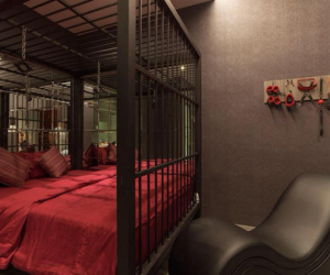 Buộc chủ nhà nghỉ tháo dụng cụ trang trí như phim 50 sắc thái