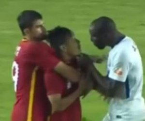 Cầu thủ Trung Quốc trả giá đắt sau vụ phân biệt chủng tộc Demba Ba