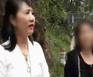 Đâm vào ô tô đỗ bên đường, người phụ nữ ngang ngược: 'Ai bảo mày rúc vào xe tao'