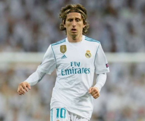 Nhận lương ‘khủng’, Modric đồng ý ở lại Real