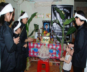Bi đát cảnh chồng đột tử ở nước ngoài, vợ con ở nhà mang đống nợ