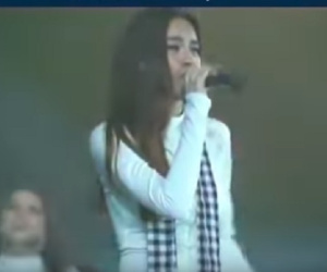 Clip: Hồ Ngọc Hà xin ngừng hát để kiểm tra tình hình cháy Diamond Plaza