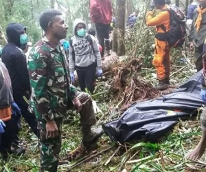 Rơi máy bay ở Indonesia, duy nhất cậu bé 12 tuổi sống sót