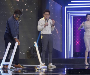 Giọng ca bí ẩn tập 2: Bị Trấn Thành chê vụng về mà cũng đi thi, giọng ca 'Gạo Nếp Gạo Tẻ' tức giận đập tan bàn gỗ