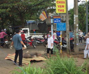 Tá hỏa phát hiện thi thể người đàn ông đang phân hủy bốc mùi hôi thối tại mương nước