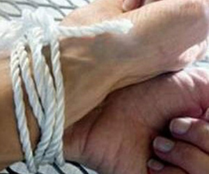 Điều tra vụ người đàn ông tử vong bất thường sau khi bị 2 con trói