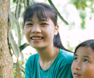 Nữ thủ khoa dân tộc Mường từng gạt nước mắt từ bỏ giảng đường: 'Nhờ cô giáo và mọi người, em được đi học rồi!'