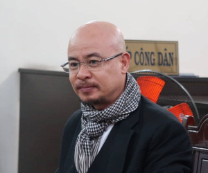 Ông Đặng Lê Nguyên Vũ tươi tỉnh xuất hiện ở tòa để hòa giải ly hôn lần cuối với bà Lê Hoàng Diệp Thảo