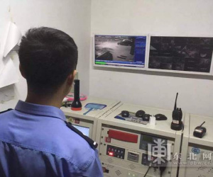 Bạn gái khỏa thân chạy ra đường giữa đêm, chàng trai và cảnh sát tá hỏa đi tìm