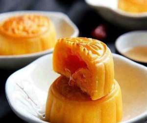 Bánh trung thu nhập khẩu ồ ạt về Việt Nam