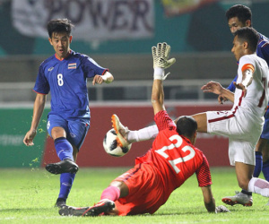 Olympic Thái Lan thoát hiểm nhờ bàn thắng ở phút 90+1
