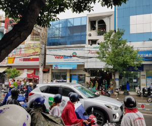 Thanh niên cướp ngân hàng ở Sài Gòn: Cầm 700.000 đồng rồi ngồi xuống đếm tiền