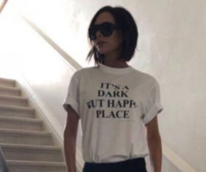 Giông bão lại đến với Victoria Beckham chỉ vì một chiếc áo phông