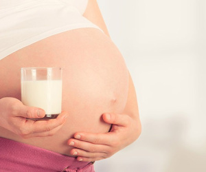 Lo cháu nội sinh vào 'tháng cô hồn', mẹ chồng bắt con dâu mổ sớm