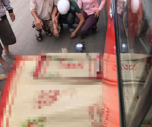 Người thân khóc ngất bên thi thể cụ ông chết thảm dưới bánh xe khách vì qua đường bất cẩn