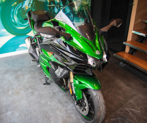 Siêu môtô phượt Kawasaki Ninja H2 SX SE đầu tiên về Việt Nam