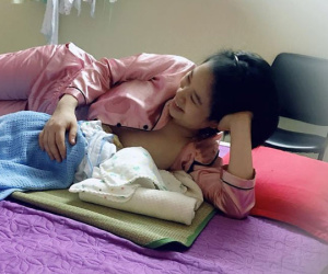 'Chiến sĩ vợ kiên cường': Chia sẻ gây bão MXH của anh chồng cùng vợ sinh con, tự tay cân tất mọi việc từ A-Z