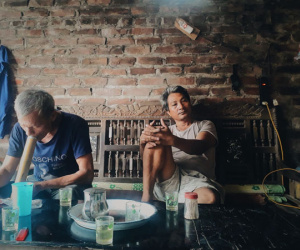 Gặp người đàn ông 30 năm bốc mộ, 'tắm rửa' cho hàng trăm bộ hài cốt: Tôi bị xa lánh từ chính người vừa nhờ mình sang cát cho cha mẹ họ