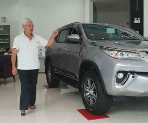 Khách Toyota Fortuner bị ép mua 100 triệu phụ kiện để nhận xe sớm