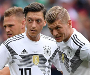 Kroos chỉ trích Oezil nói dối về lục đục tại ĐT Đức