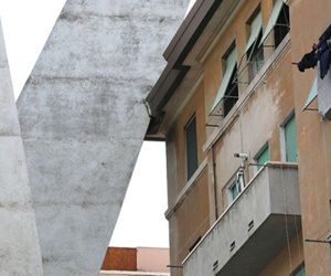 Trụ cầu cao tốc bị sập ở Italy tựa vào chung cư cũ suốt nhiều năm