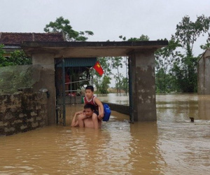 Nước dâng cao không ngừng, TP Thanh Hóa di dời 7.000 dân