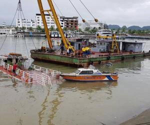 Thuyền trưởng ngủ quên, tàu chìm trên vịnh Hạ Long