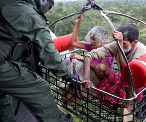 'Vừa mở cửa nước tràn vào nhà, ra tới đường nước sâu đến cổ'