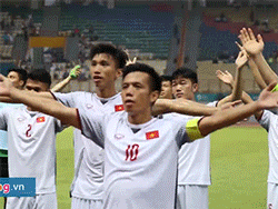 Video: Màn ăn mừng kiểu 'Viking' sau chiến thắng của Olympic Việt Nam