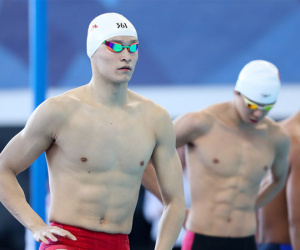 Video: Sun Yang áp đảo Quý Phước tại đường bơi 200 m tự do