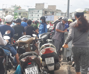 Clip nhảy cầu tự tử rồi ngoi lên... vẫy tay kêu cứu!