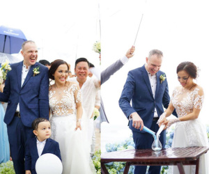 Lý Thanh Thảo 'Mùi ngò gai' tổ chức đám cưới lãng mạn với chồng Tây ở bãi biển