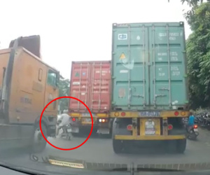 Nóng trên mạng: 'Ninja đầu bạc' tạt đầu container theo phong cách se chỉ luồn kim, xem thôi cũng hết hồn!