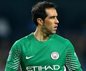 Thủ môn Man City bất ngờ dính chấn thương nặng