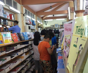 Hà Nội: 'Cháy' sách giáo khoa, 'cò' lợi dụng nâng giá