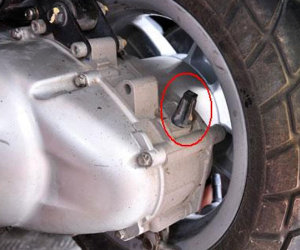 Thay nhớt hộp số xe tay ga: Thói quen bỏ quên của nhiều người