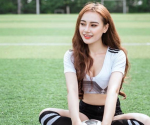 Trần Anh Thư: 9X trường Báo xinh đẹp, nấu ăn ngon và fan cuồng bóng đá