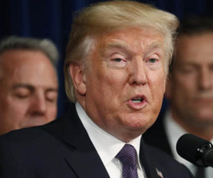 Trump nói đưa tiền túi cho luật sư để bịt miệng sao khiêu dâm