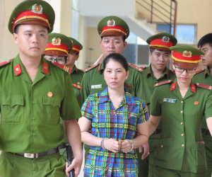 Video: Bị cáo giết chồng, bỏ xác vào balo bình thản hầu tòa