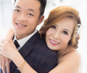 Cô dâu 62 ôm chặt chú rể 26 tuổi hạnh phúc trước thềm đám cưới: 'Tôi chuẩn bị là cô dâu trẻ và xinh đẹp nhất thế giới'