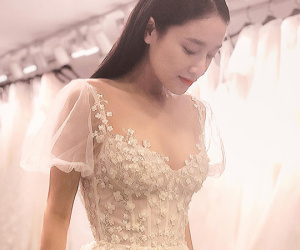 Hình ảnh đầu tiên của Nhã Phương trong trang phục váy cưới