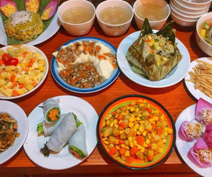 Thị trường đặt cỗ cúng rằm tháng Bảy sôi động