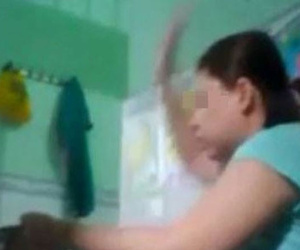 Đình chỉ cơ sở có bảo mẫu tát trẻ ngã sấp mặt
