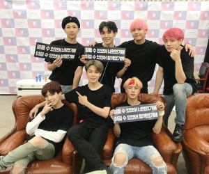 Trở thành 'ông hoàng Youtube' với 'Idol', fan hâm một phát cuồng với đêm nhạc mở màn một loạt tour diễn của BTS