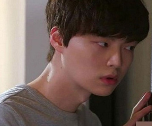 Xa vợ lâu ngày, đột nhiên phát hiện 'vật thể lạ' trong túi xách của vợ và cuộc điện thoại sau đó giải đáp mọi thắc mắc