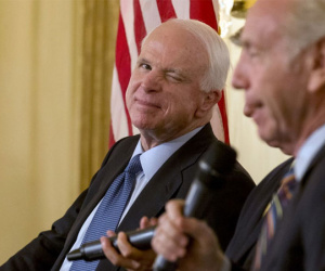 John McCain - từ tù binh tới TNS được cả nước Mỹ tôn kính