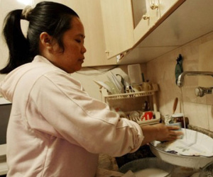 Mẹ trẻ Hà Nội khốn khổ vì osin cả ngày chỉ ngủ và chơi, luộc ngô cháy cả nồi, rau luộc còn nguyên gốc