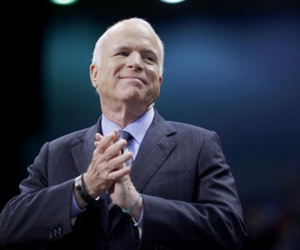 Nhà Trắng treo cờ rủ tưởng nhớ John McCain